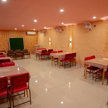 Galaxy Guest House Bhairāhawā Esterno foto