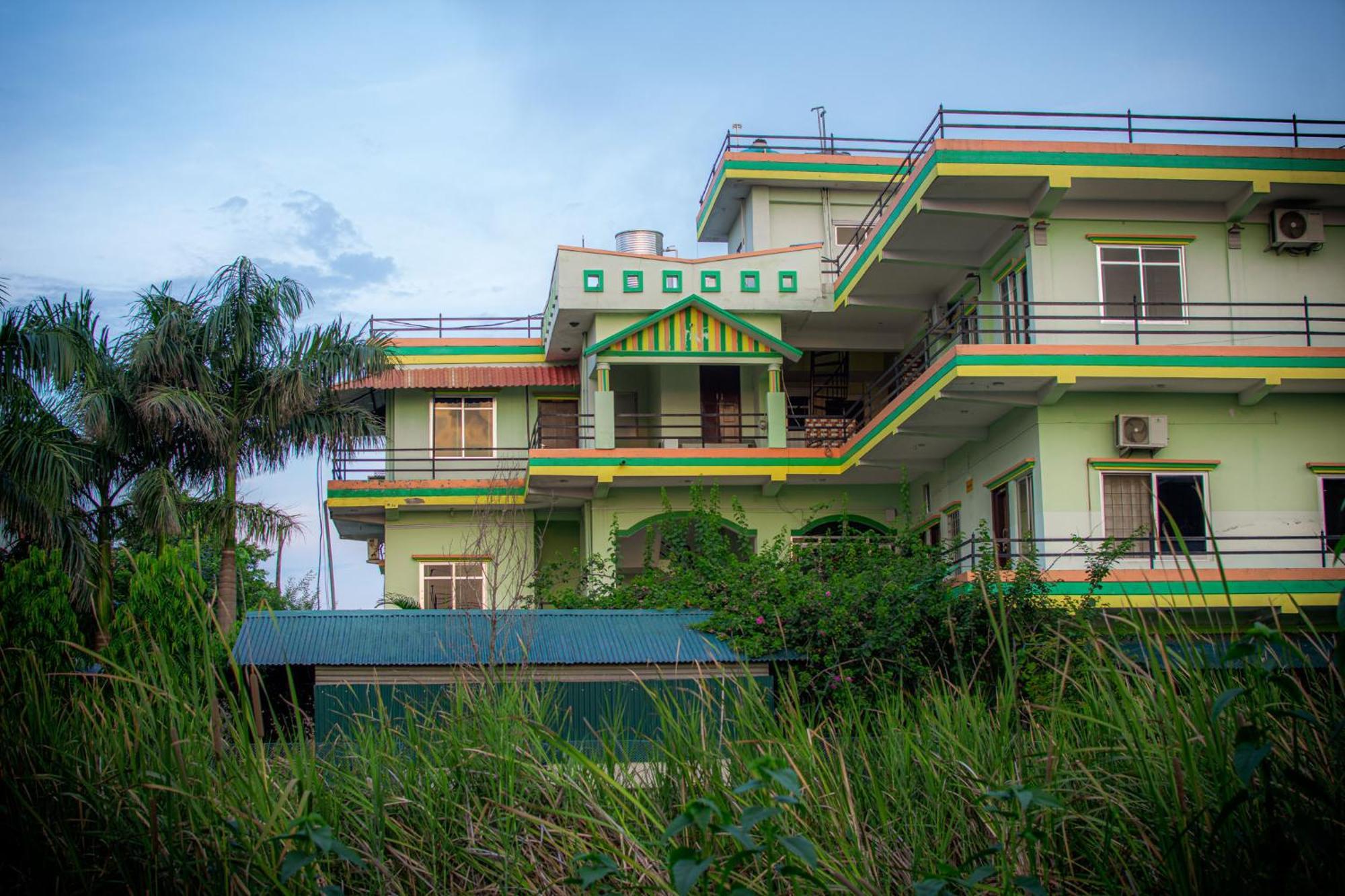 Galaxy Guest House Bhairāhawā Esterno foto