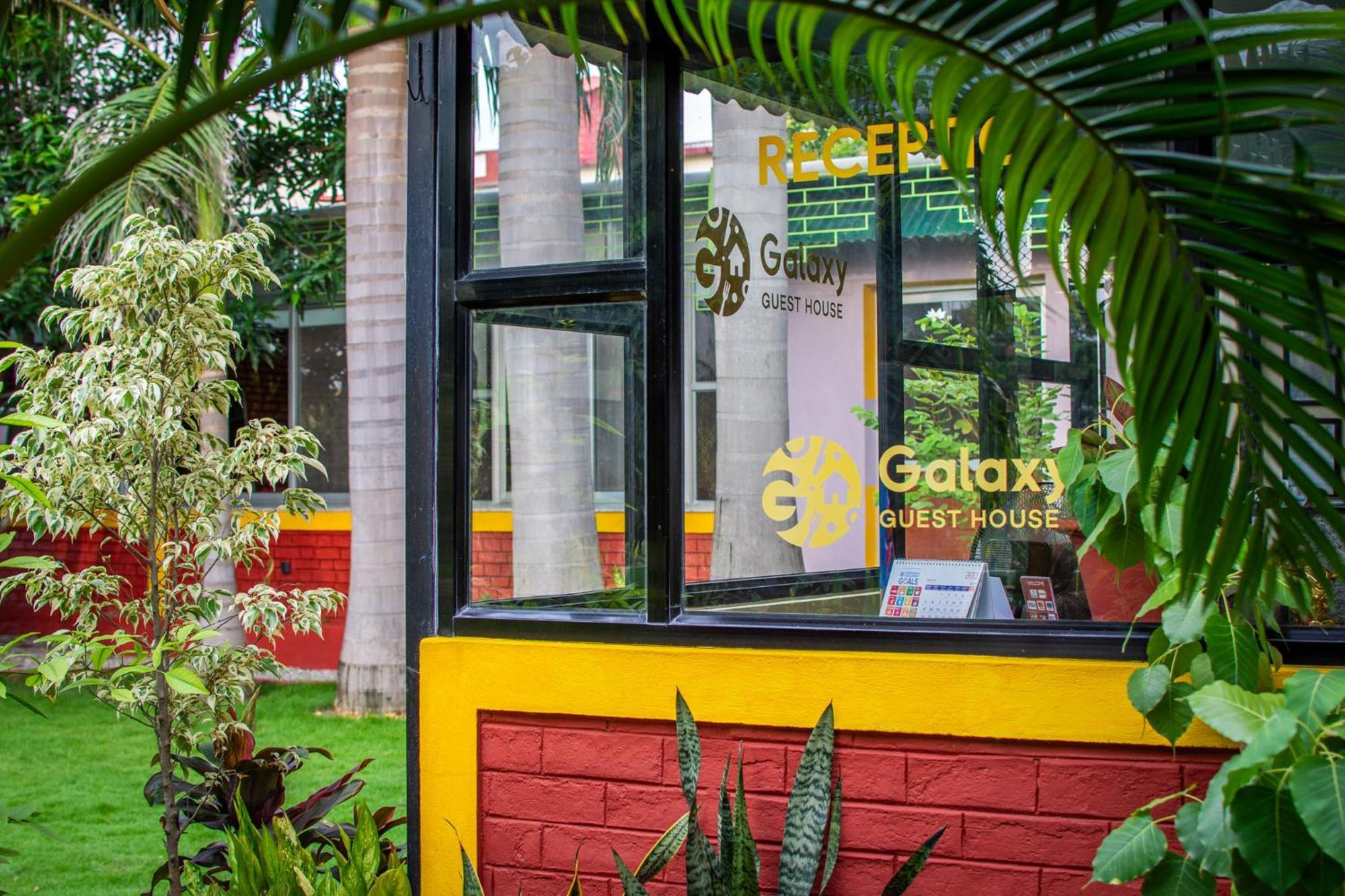 Galaxy Guest House Bhairāhawā Esterno foto