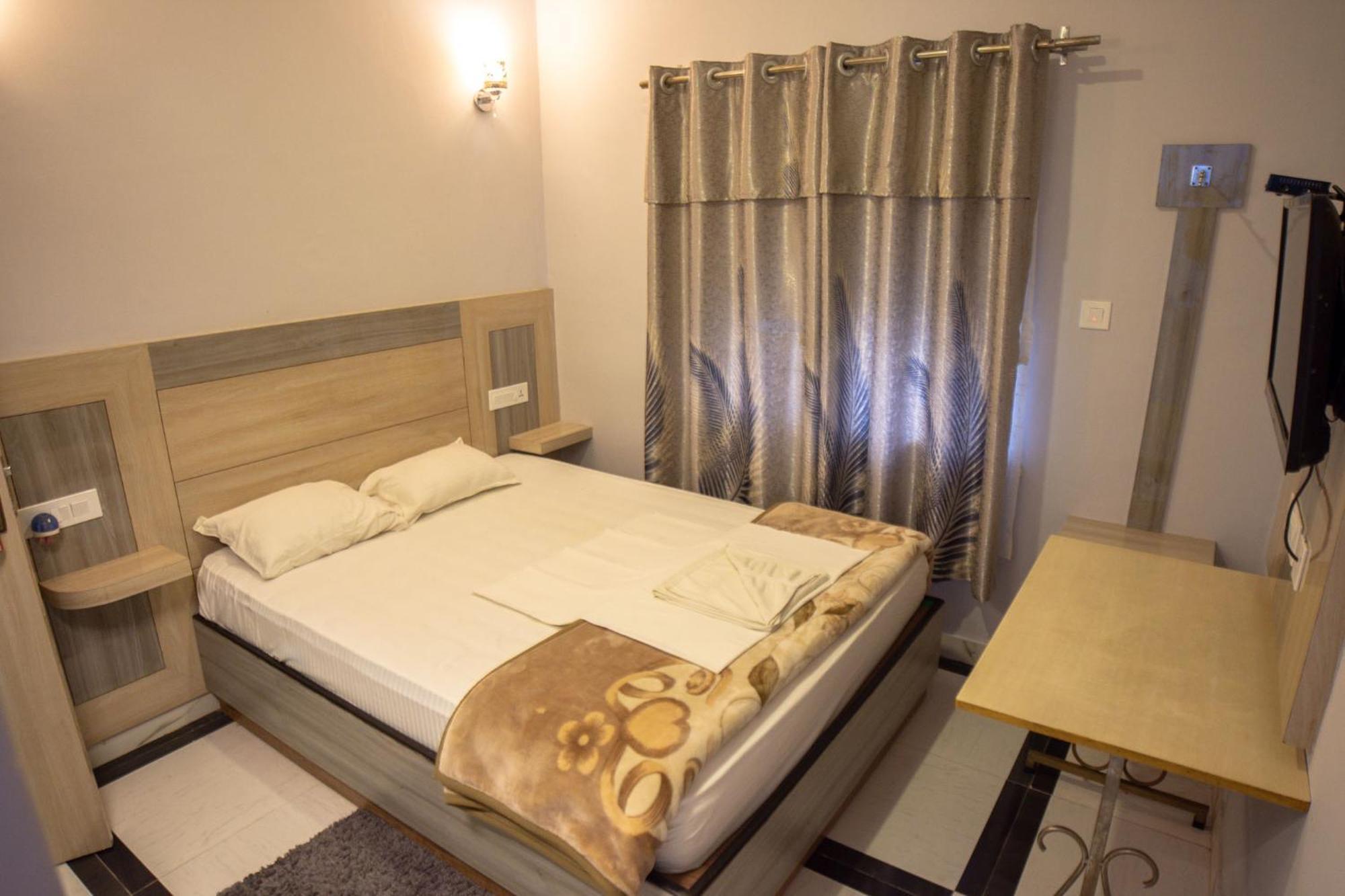 Galaxy Guest House Bhairāhawā Esterno foto