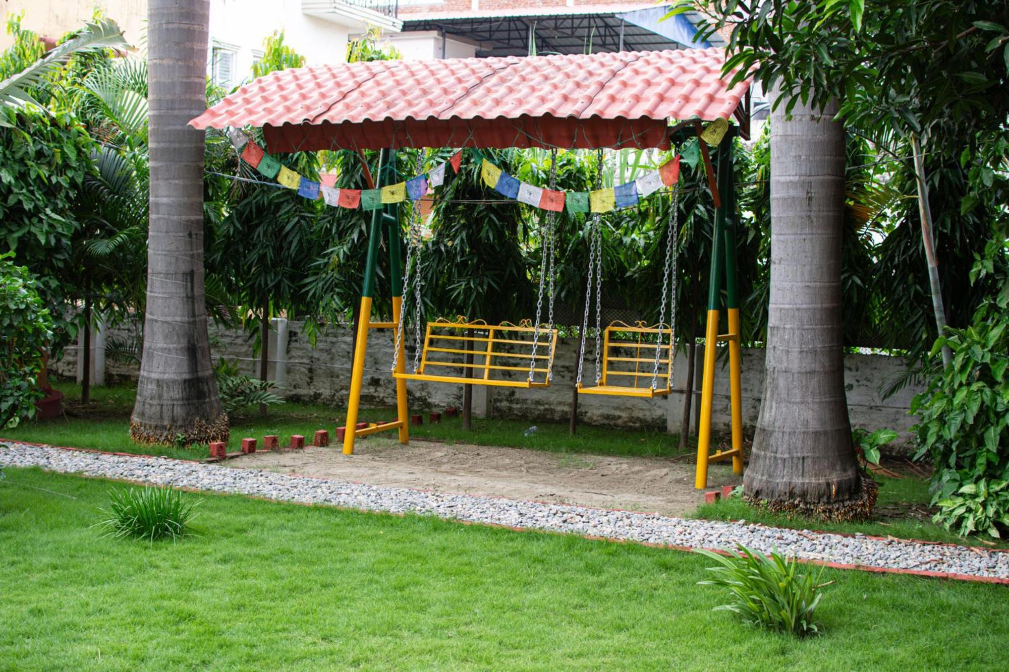 Galaxy Guest House Bhairāhawā Esterno foto