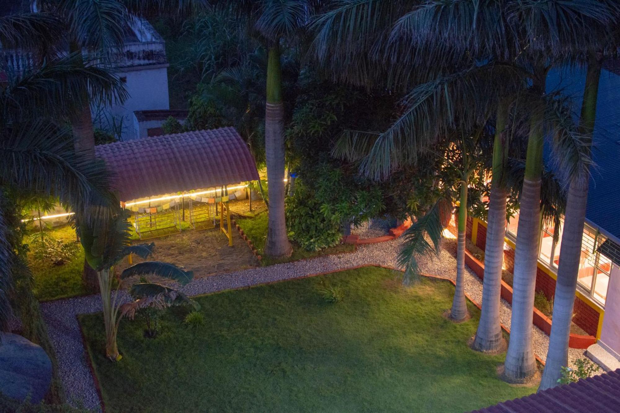 Galaxy Guest House Bhairāhawā Esterno foto