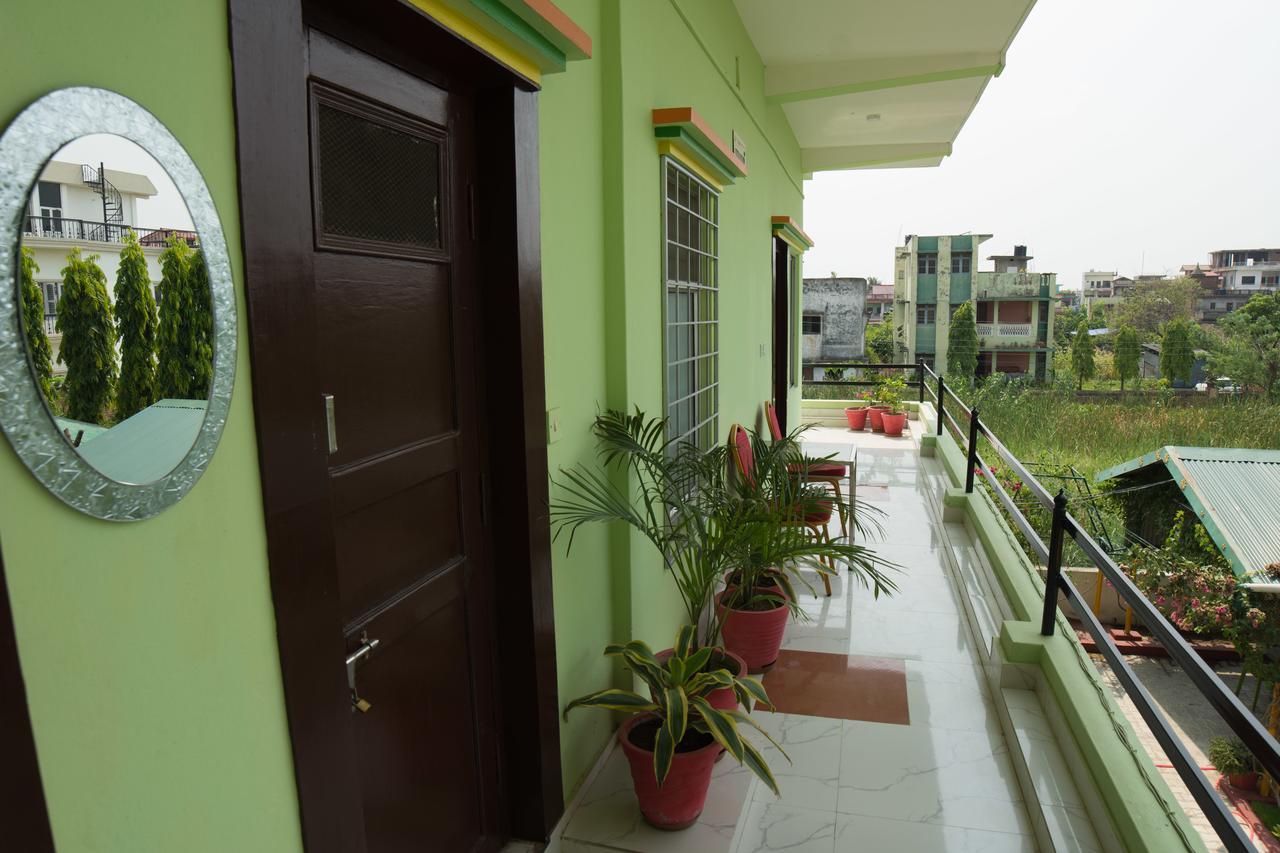 Galaxy Guest House Bhairāhawā Esterno foto