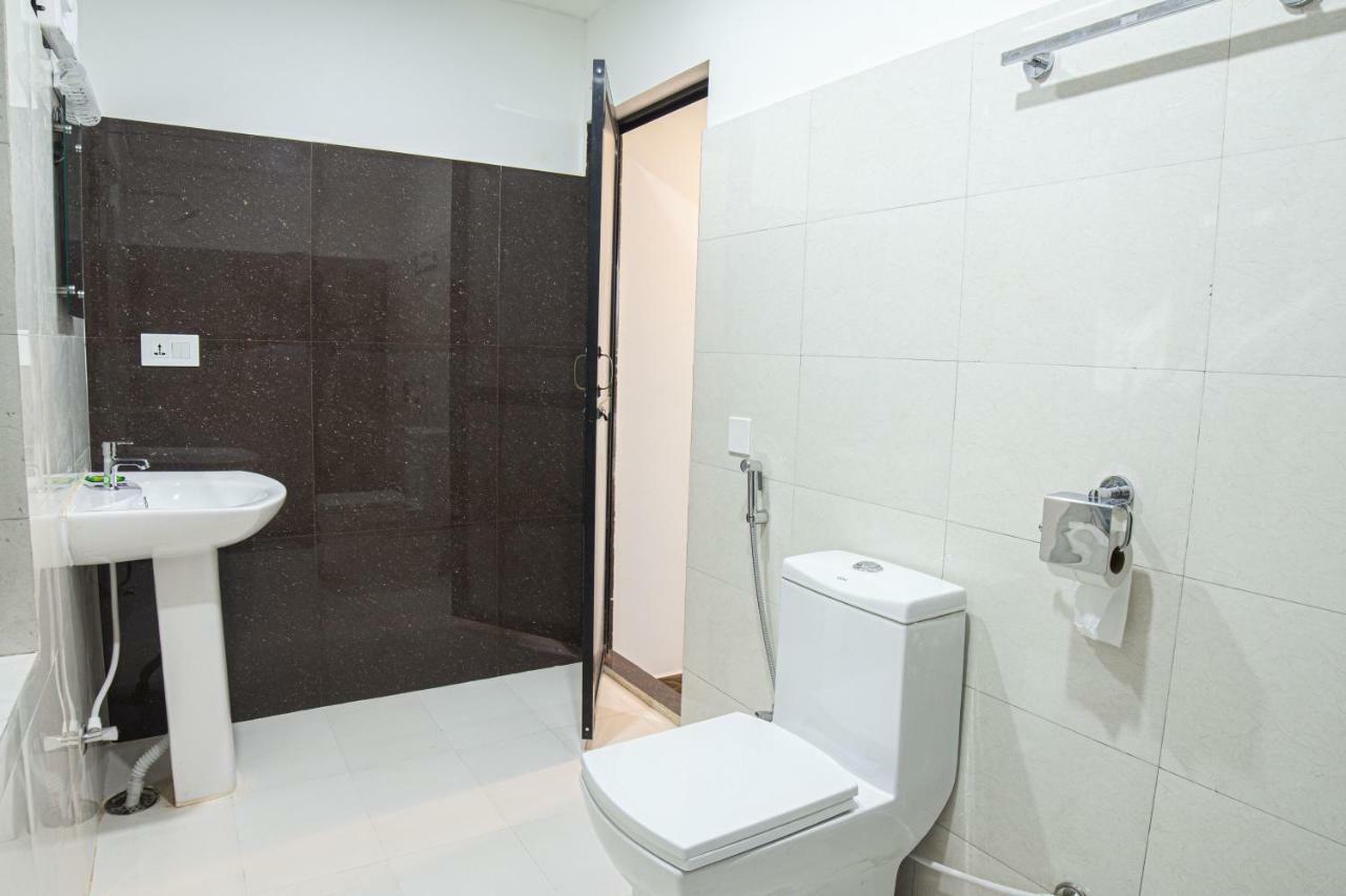 Galaxy Guest House Bhairāhawā Esterno foto