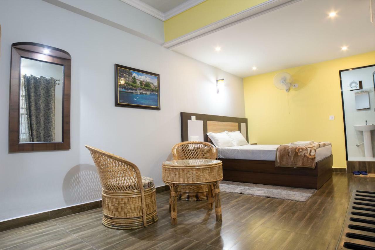 Galaxy Guest House Bhairāhawā Esterno foto