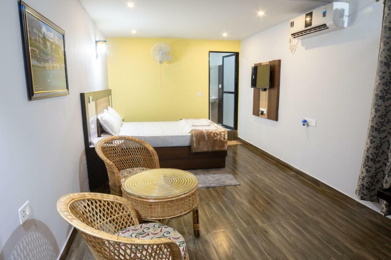 Galaxy Guest House Bhairāhawā Esterno foto